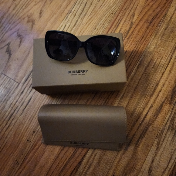 BURBERRY SUNGLASSES - Picture 2 of 5